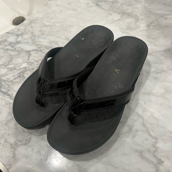 Vionic Wedge Flip Flop for High Arches - Picture 7 of 8